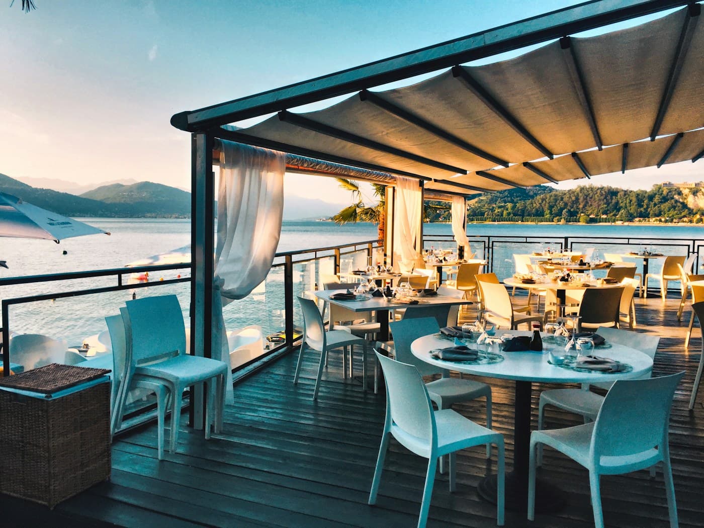 Restoran bar ve servis alanı